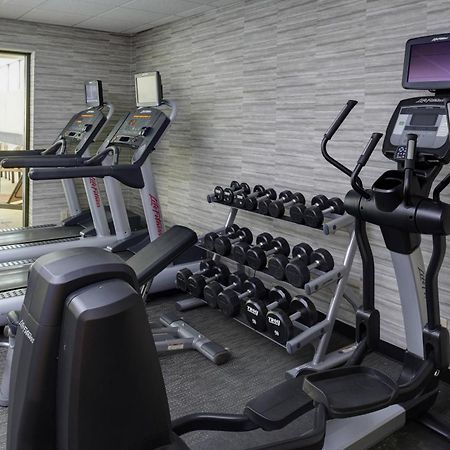 Отель Courtyard By Marriott Indianapolis Airport Экстерьер фото