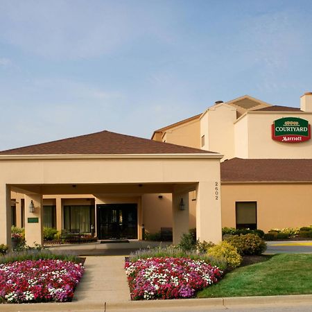 Отель Courtyard By Marriott Indianapolis Airport Экстерьер фото