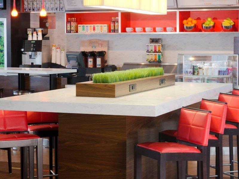 Отель Courtyard By Marriott Indianapolis Airport Экстерьер фото