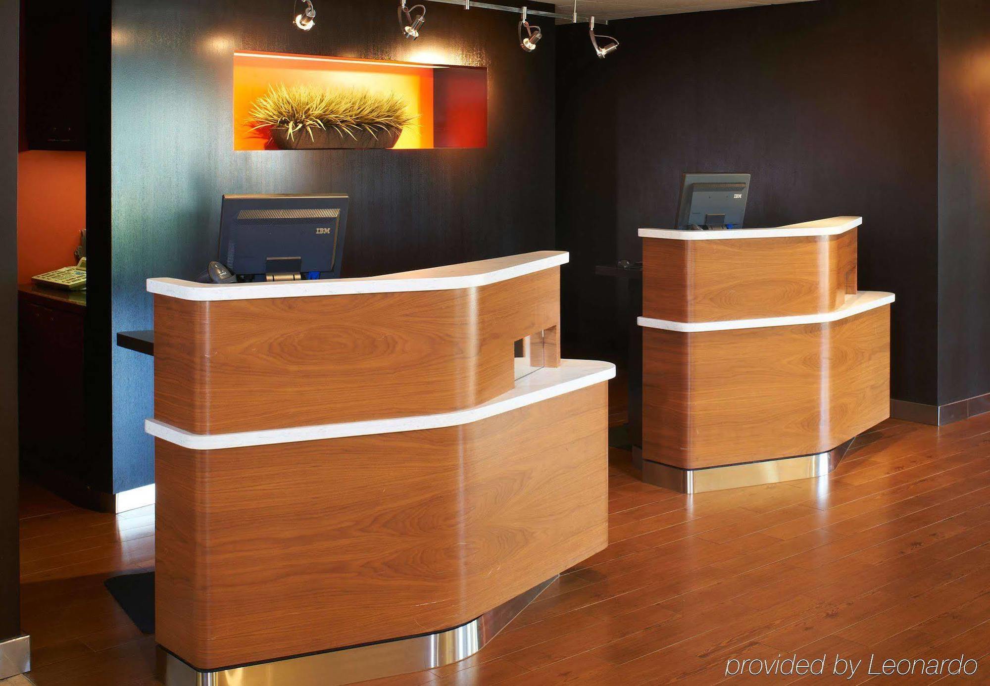 Отель Courtyard By Marriott Indianapolis Airport Экстерьер фото