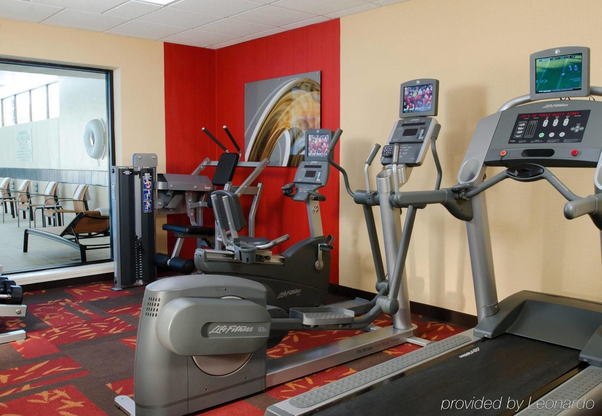 Отель Courtyard By Marriott Indianapolis Airport Экстерьер фото