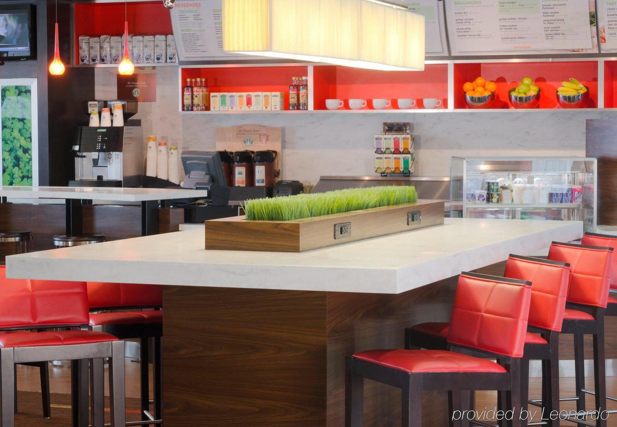 Отель Courtyard By Marriott Indianapolis Airport Экстерьер фото