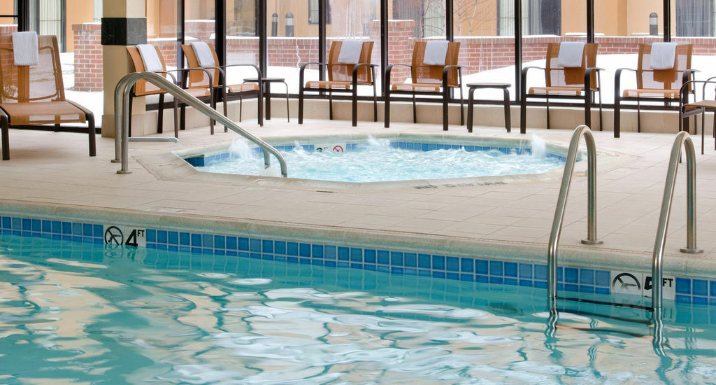 Отель Courtyard By Marriott Indianapolis Airport Экстерьер фото