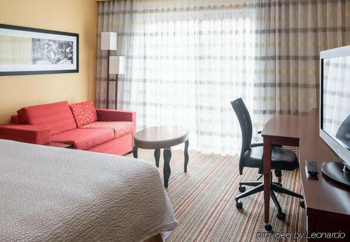 Отель Courtyard By Marriott Indianapolis Airport Экстерьер фото