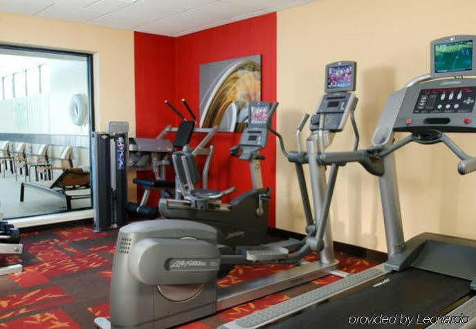Отель Courtyard By Marriott Indianapolis Airport Экстерьер фото
