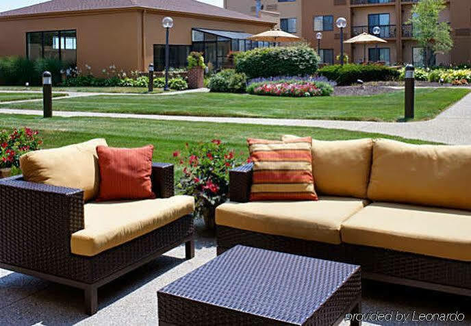 Отель Courtyard By Marriott Indianapolis Airport Экстерьер фото